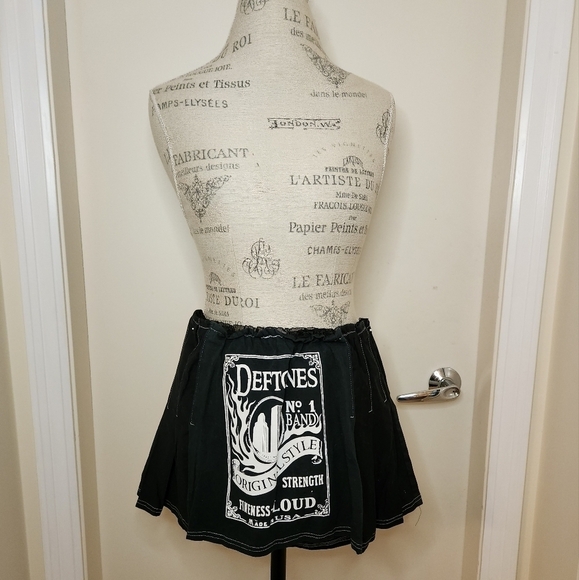 Vintage DIY Deftones mini skirt - Picture 3 of 8